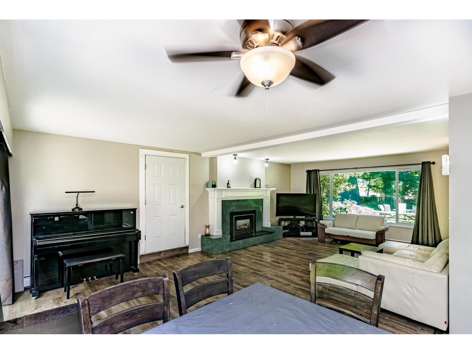 Photo 12 of 20210 27 Avenue, Langley BC