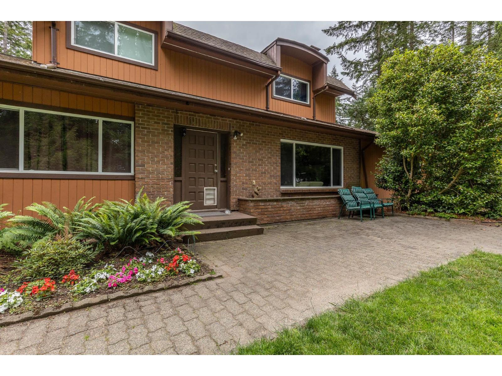 Photo 6 of 20210 27 Avenue, Langley BC