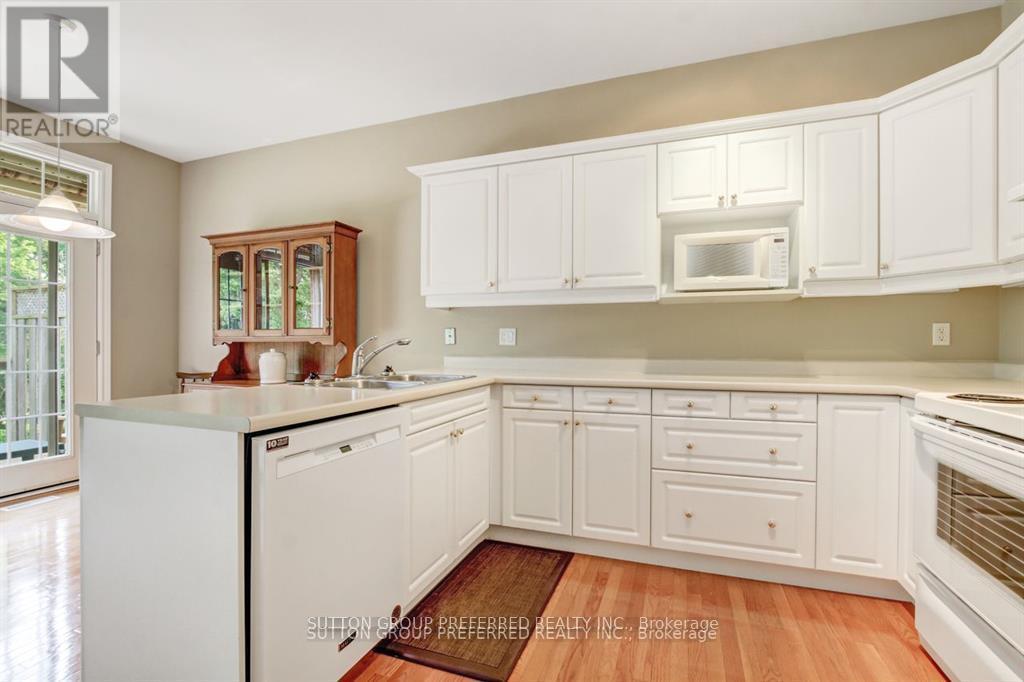 Photo 11 of 12 14 Cadeau Terrace, London South ON