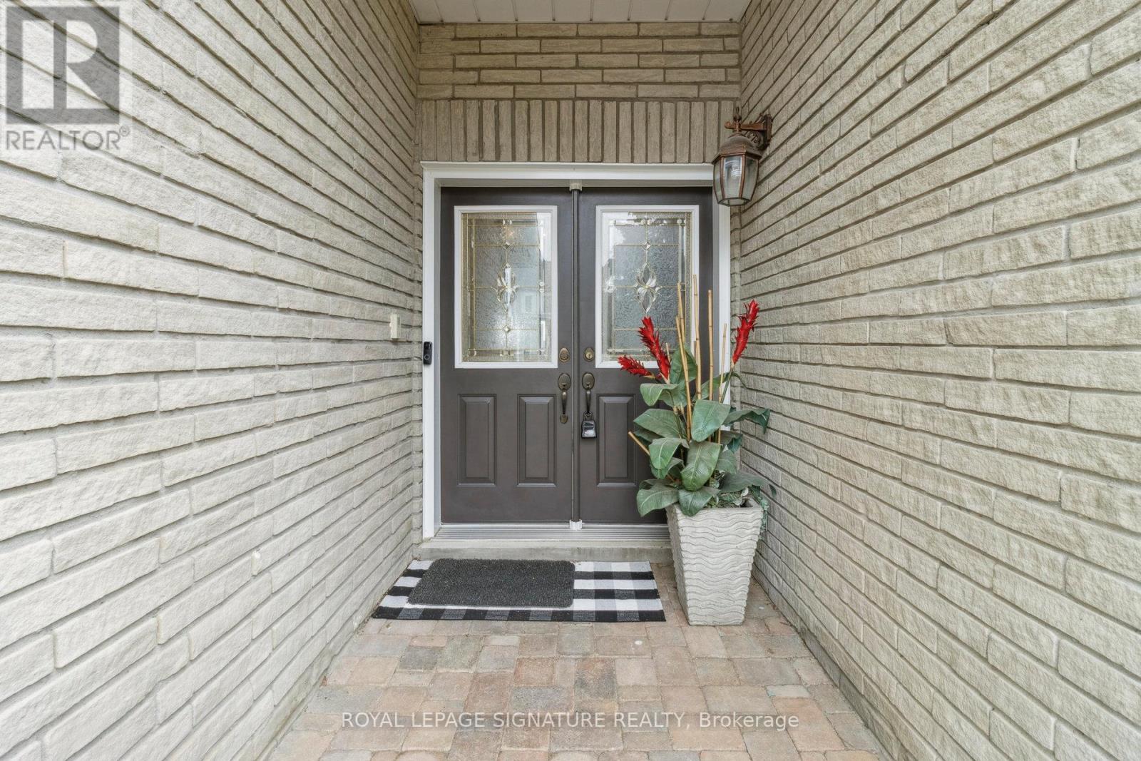 Photo 3 of 38 Royal Amber Crescent, East Gwillimbury ON