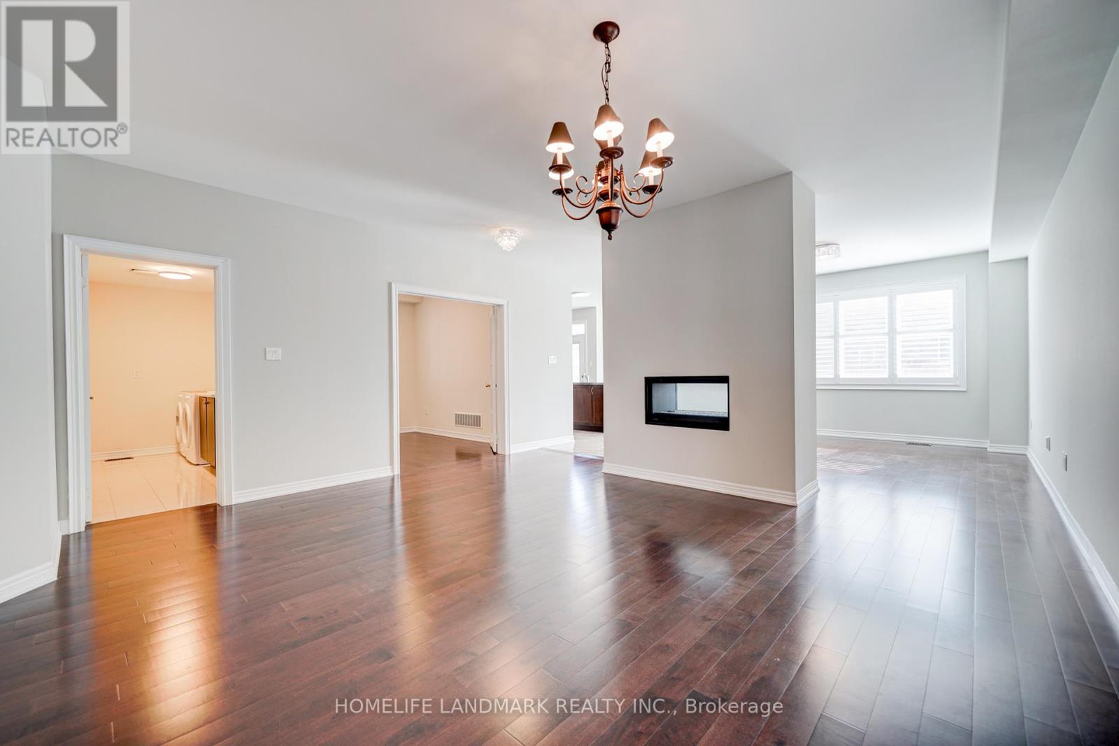 Photo 2 of 175 Scrivener Drive, Aurora ON