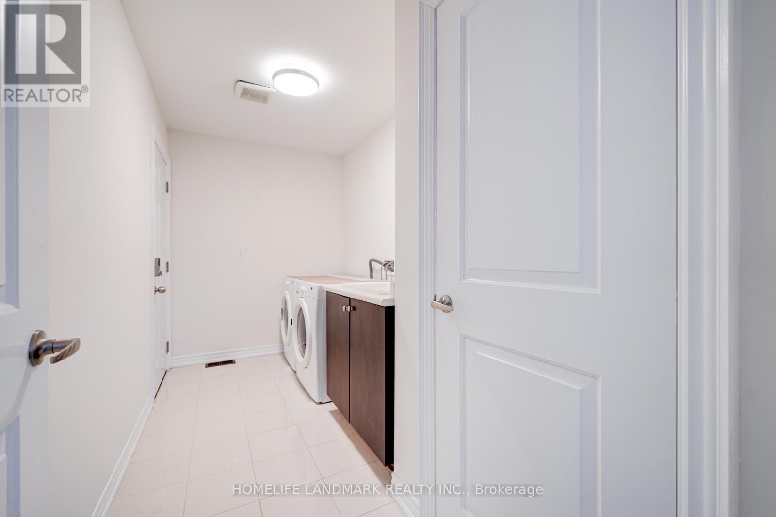 Photo 34 of 175 Scrivener Drive, Aurora ON
