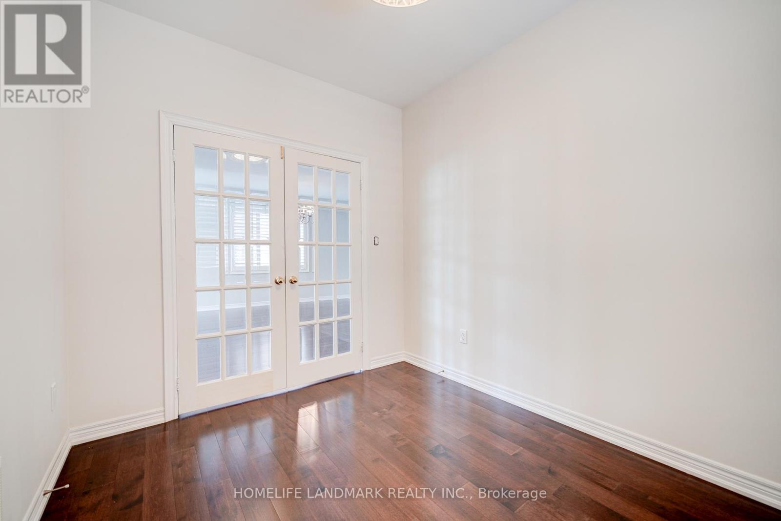 Photo 25 of 175 Scrivener Drive, Aurora ON
