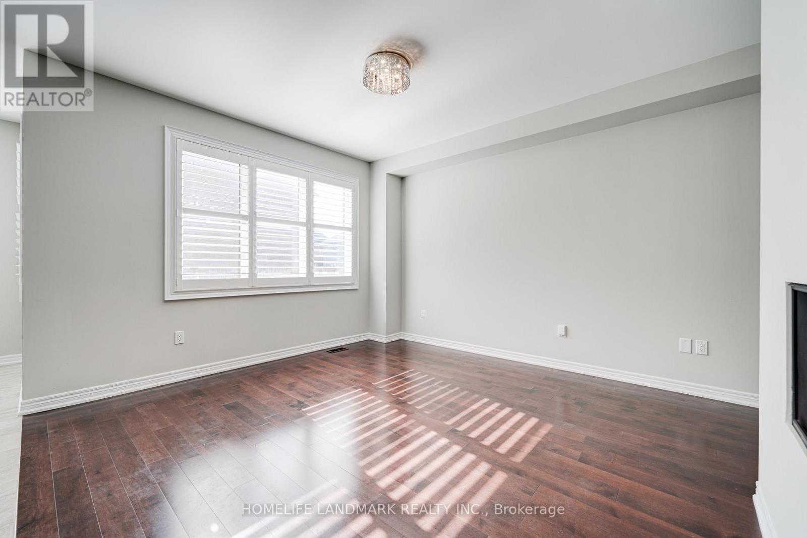 Photo 29 of 175 Scrivener Drive, Aurora ON