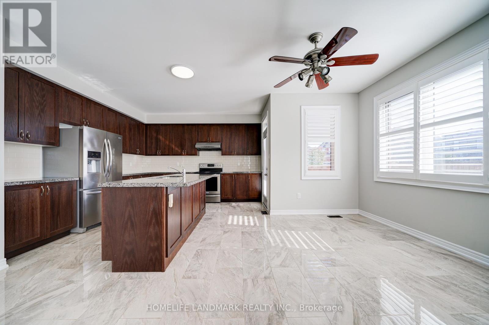 Photo 31 of 175 Scrivener Drive, Aurora ON