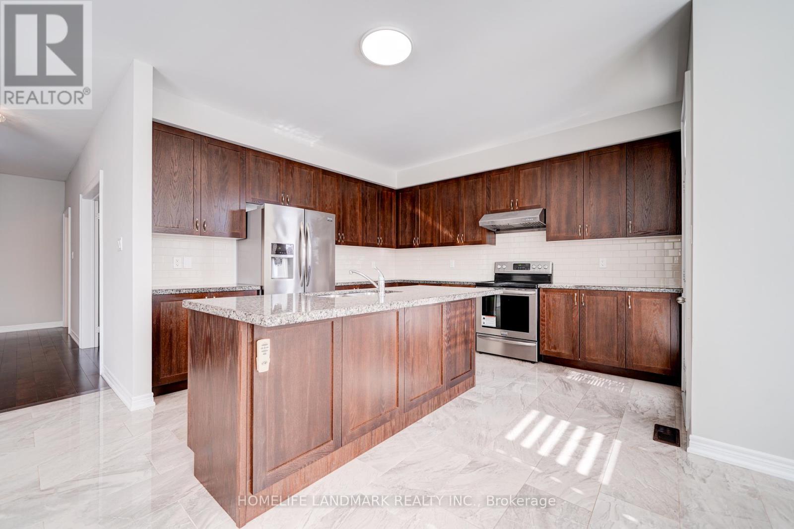 Photo 23 of 175 Scrivener Drive, Aurora ON