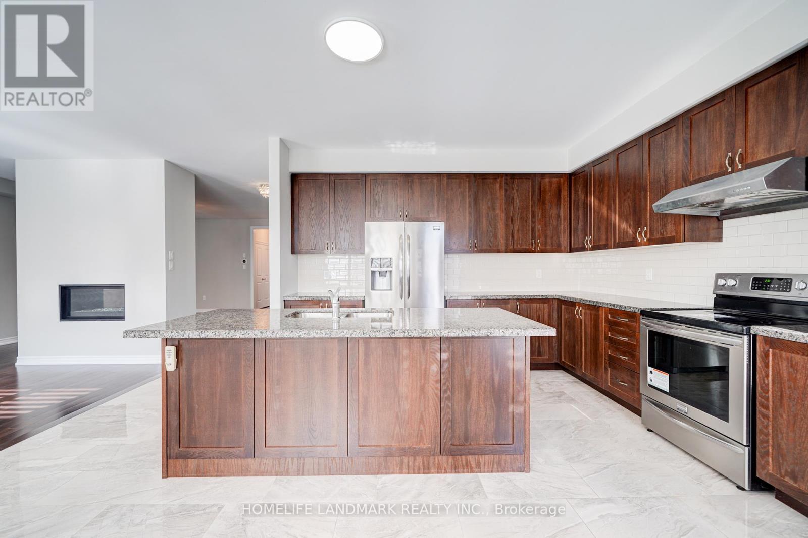 Photo 13 of 175 Scrivener Drive, Aurora ON