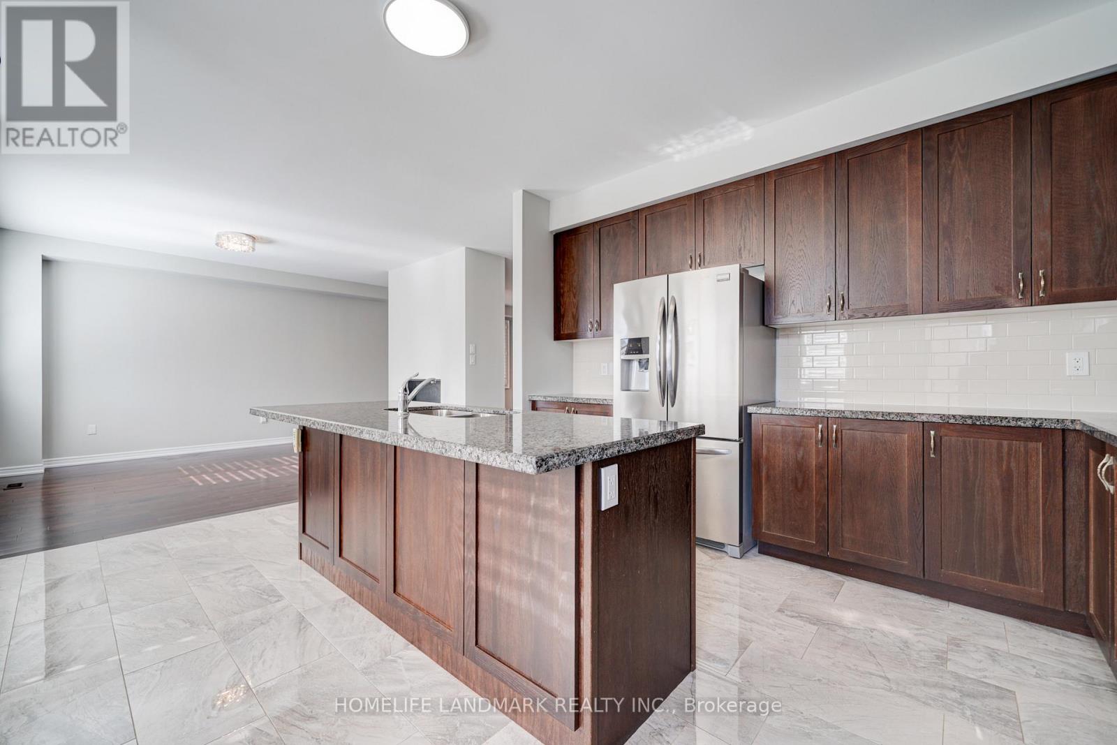 Photo 14 of 175 Scrivener Drive, Aurora ON