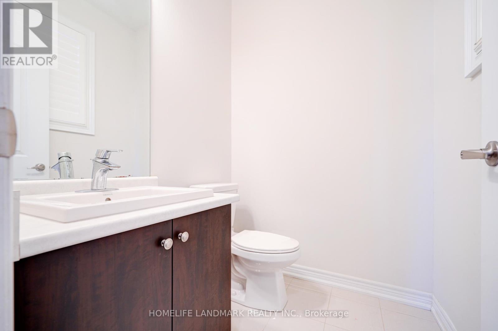 Photo 19 of 175 Scrivener Drive, Aurora ON