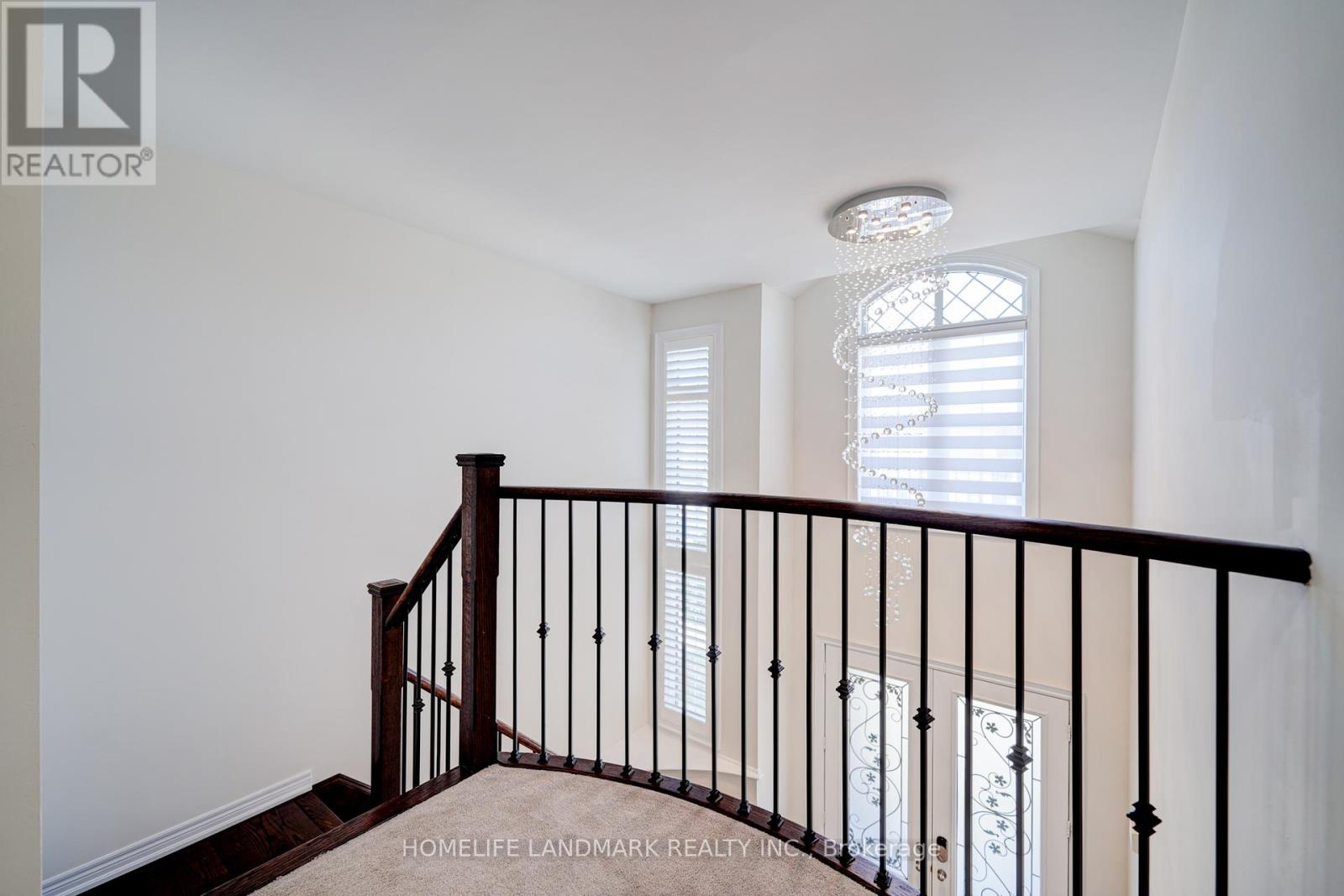 Photo 39 of 175 Scrivener Drive, Aurora ON