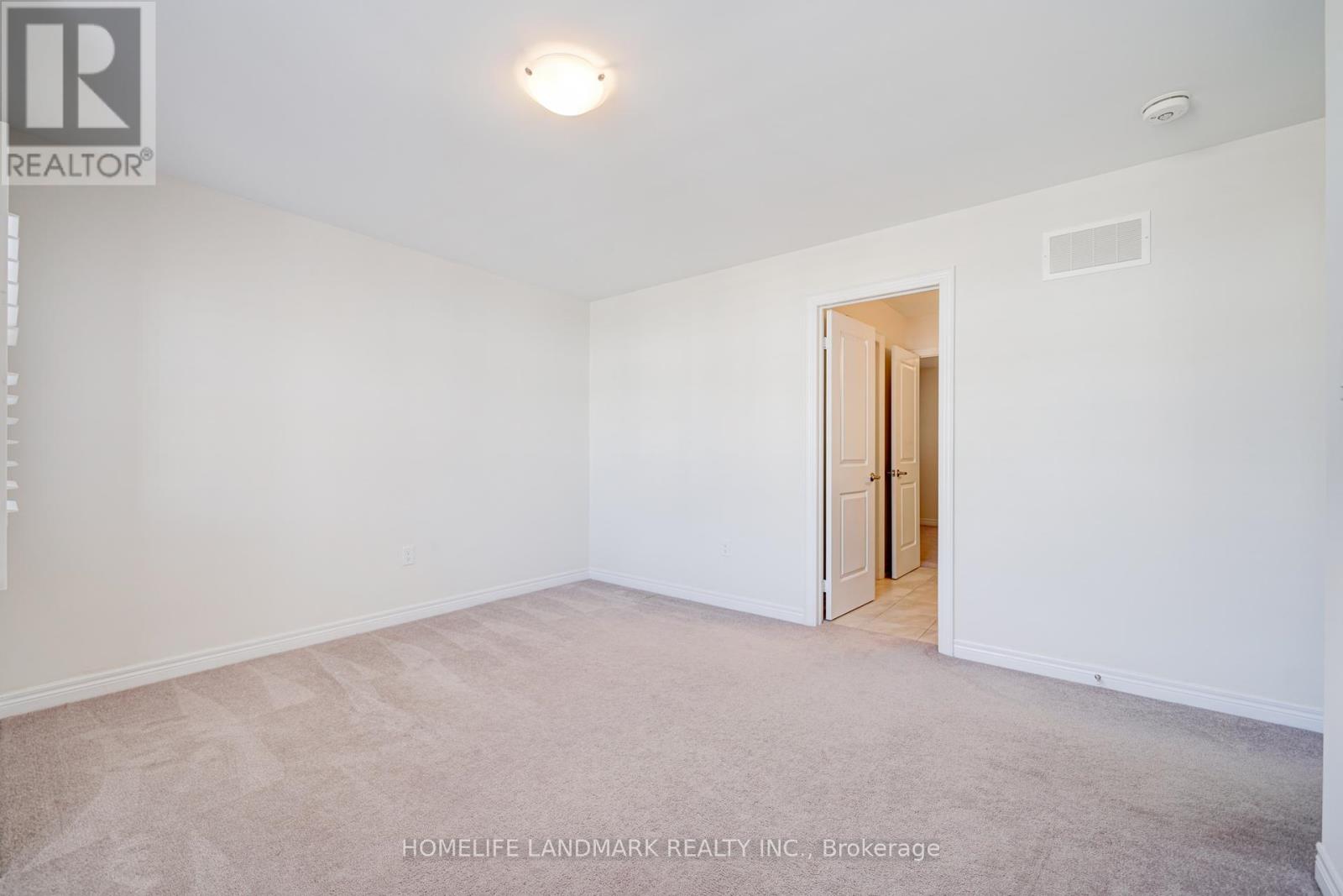 Photo 4 of 175 Scrivener Drive, Aurora ON