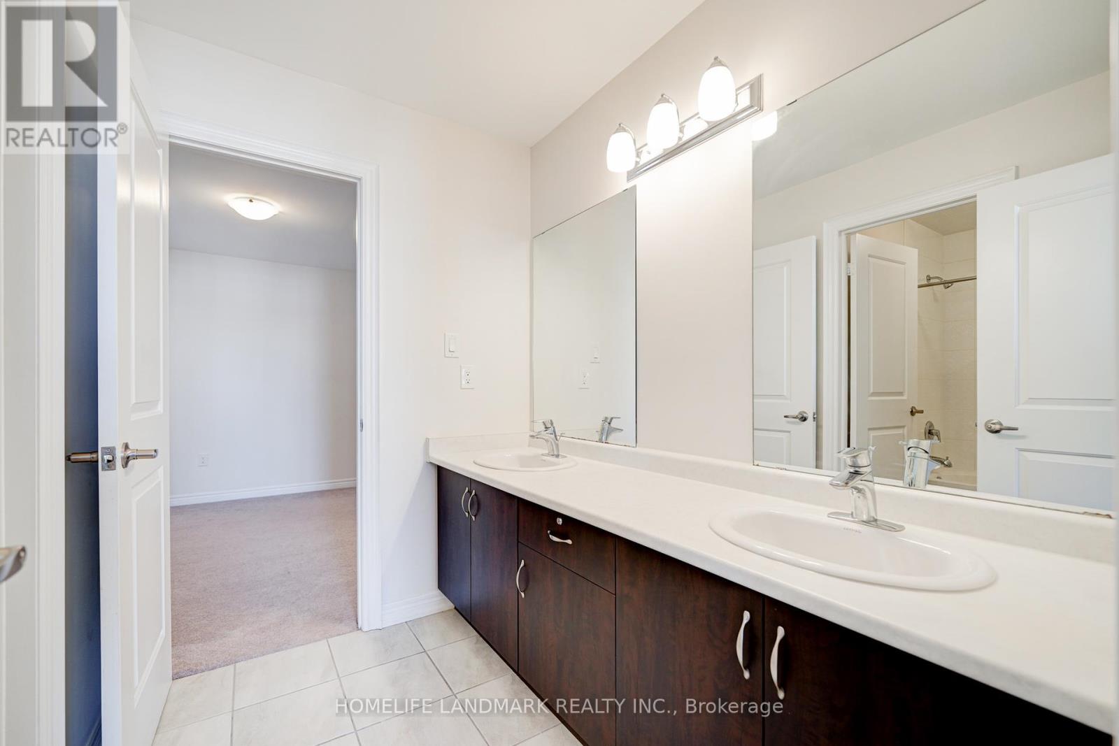 Photo 40 of 175 Scrivener Drive, Aurora ON