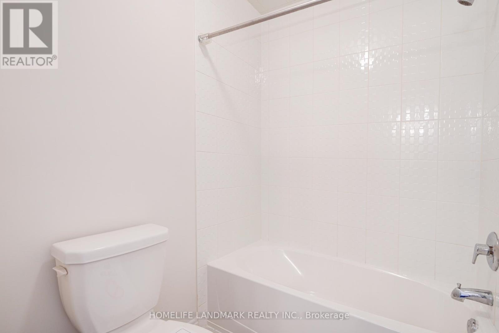 Photo 32 of 175 Scrivener Drive, Aurora ON
