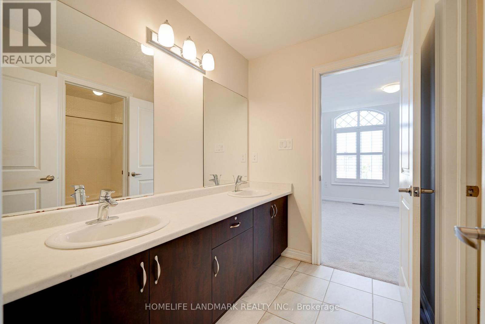 Photo 20 of 175 Scrivener Drive, Aurora ON