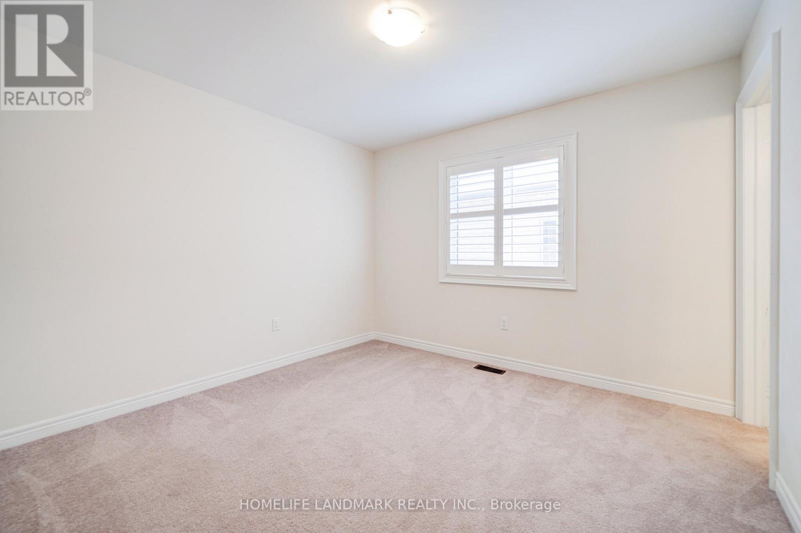 Photo 18 of 175 Scrivener Drive, Aurora ON