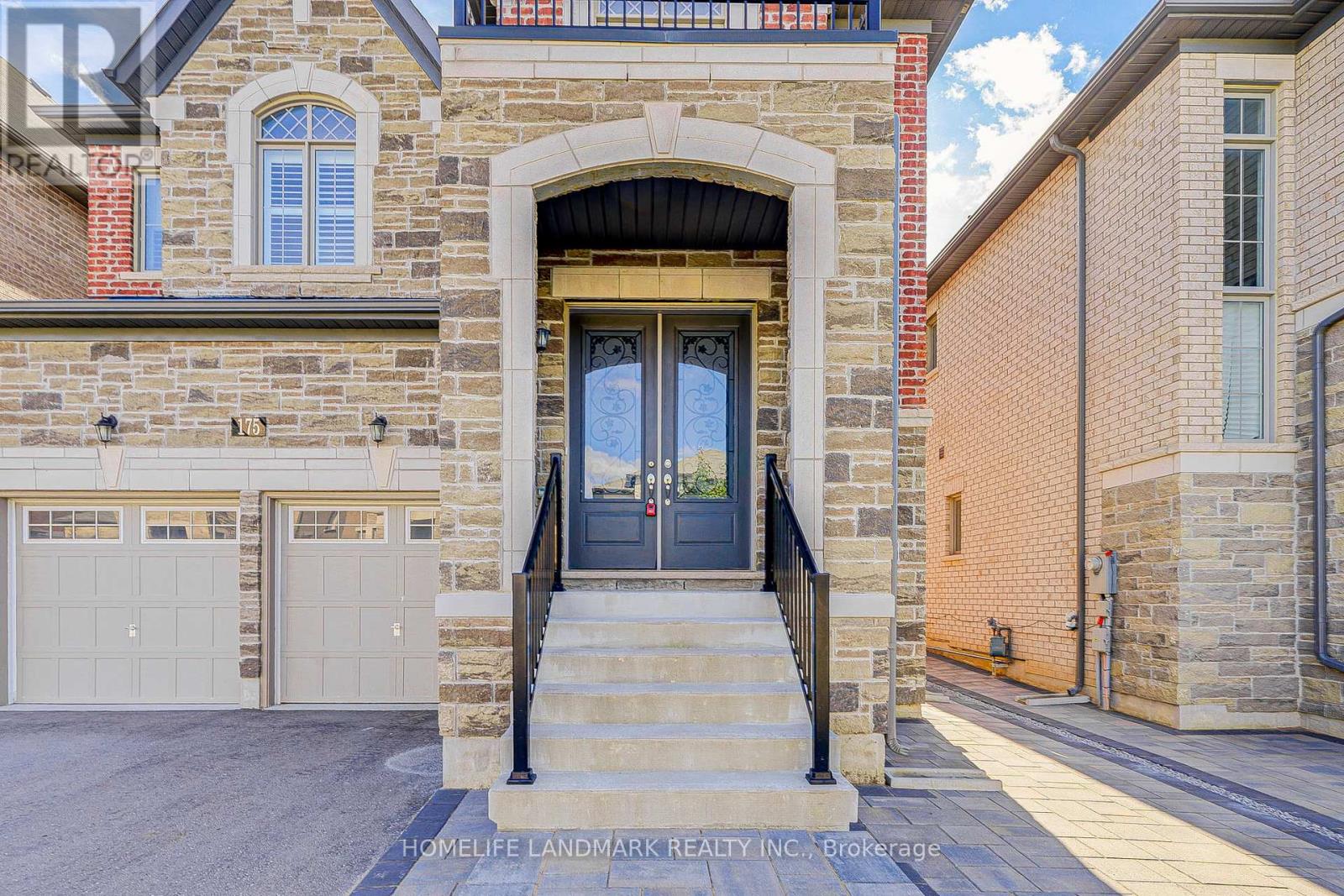 Photo 5 of 175 Scrivener Drive, Aurora ON