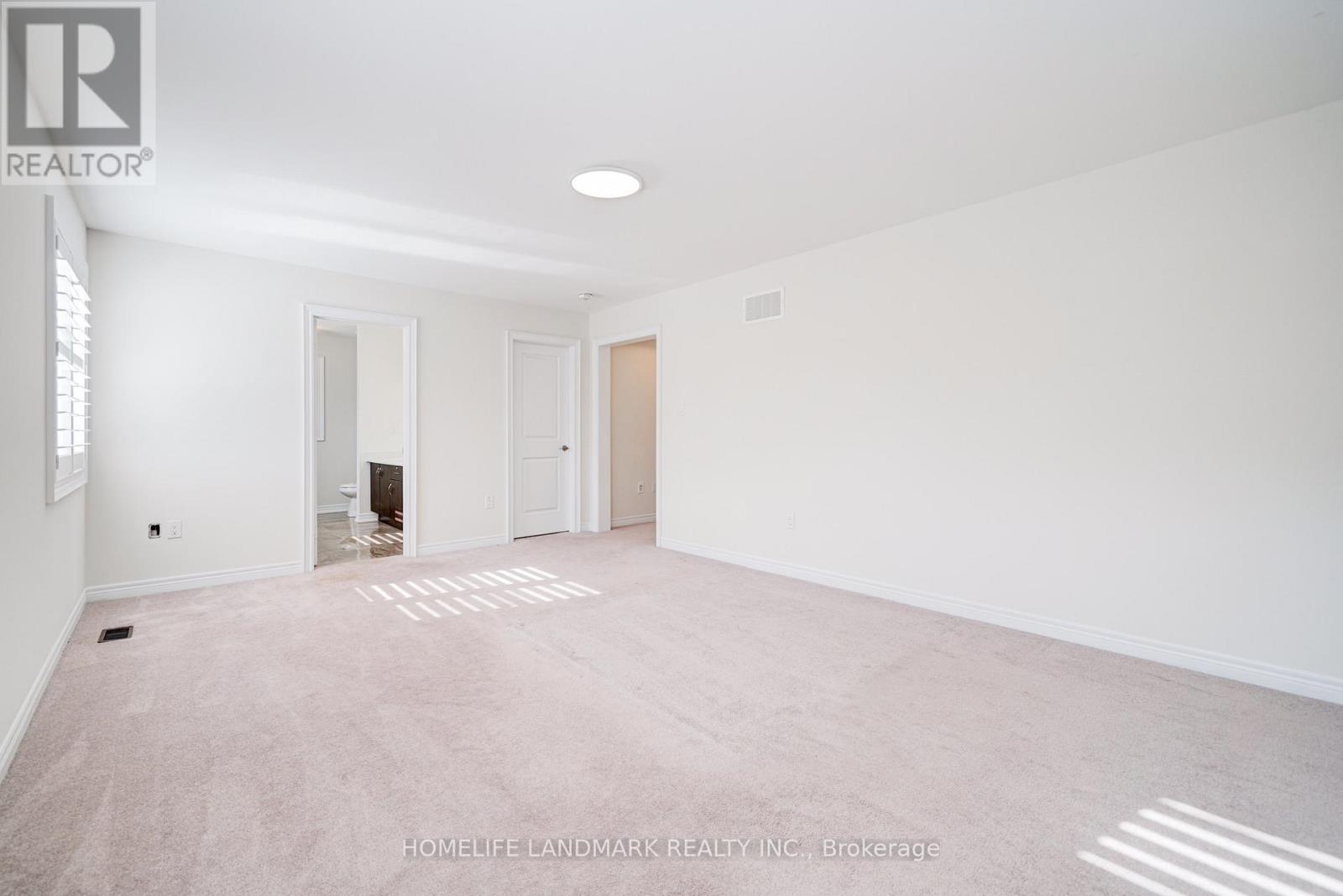 Photo 21 of 175 Scrivener Drive, Aurora ON