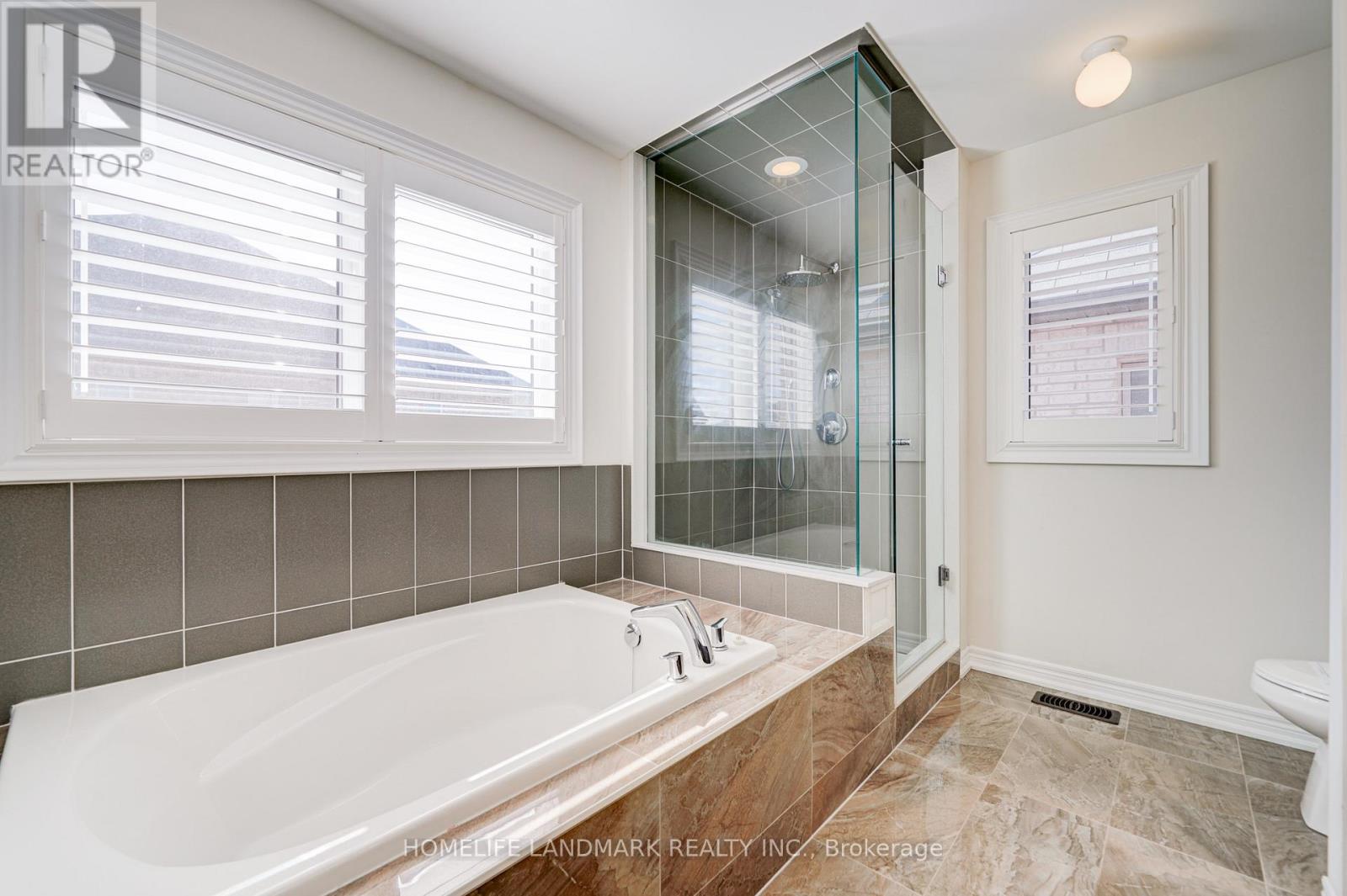 Photo 12 of 175 Scrivener Drive, Aurora ON