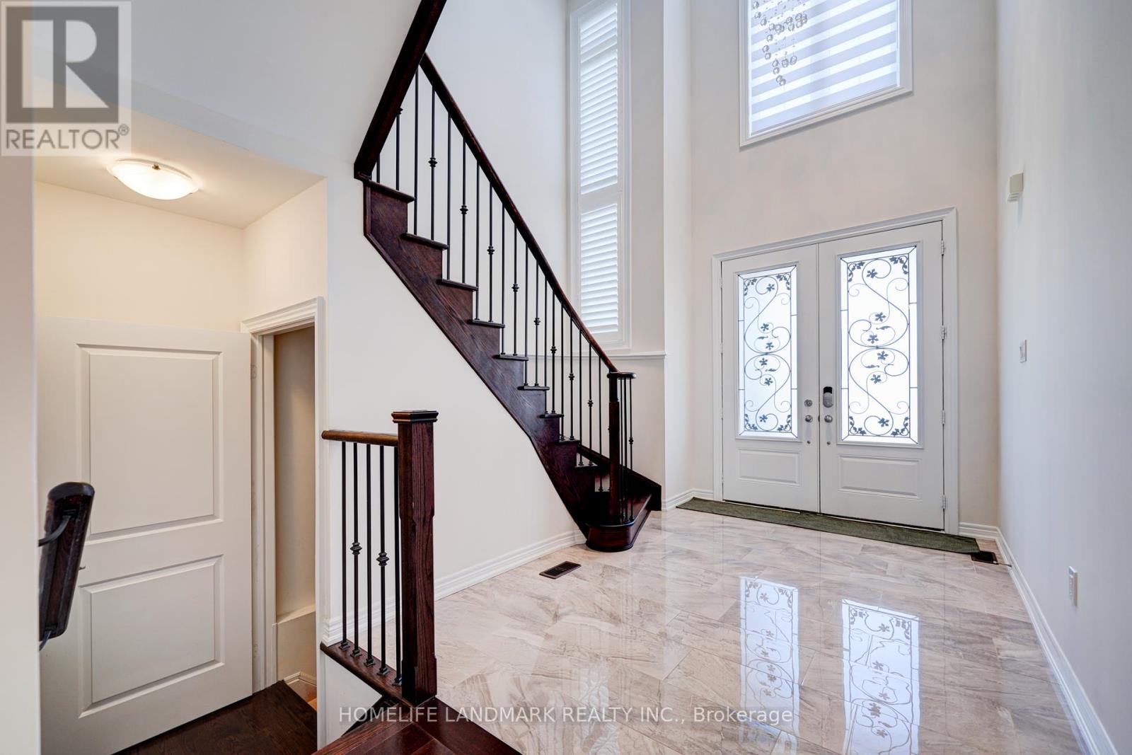 Photo 16 of 175 Scrivener Drive, Aurora ON
