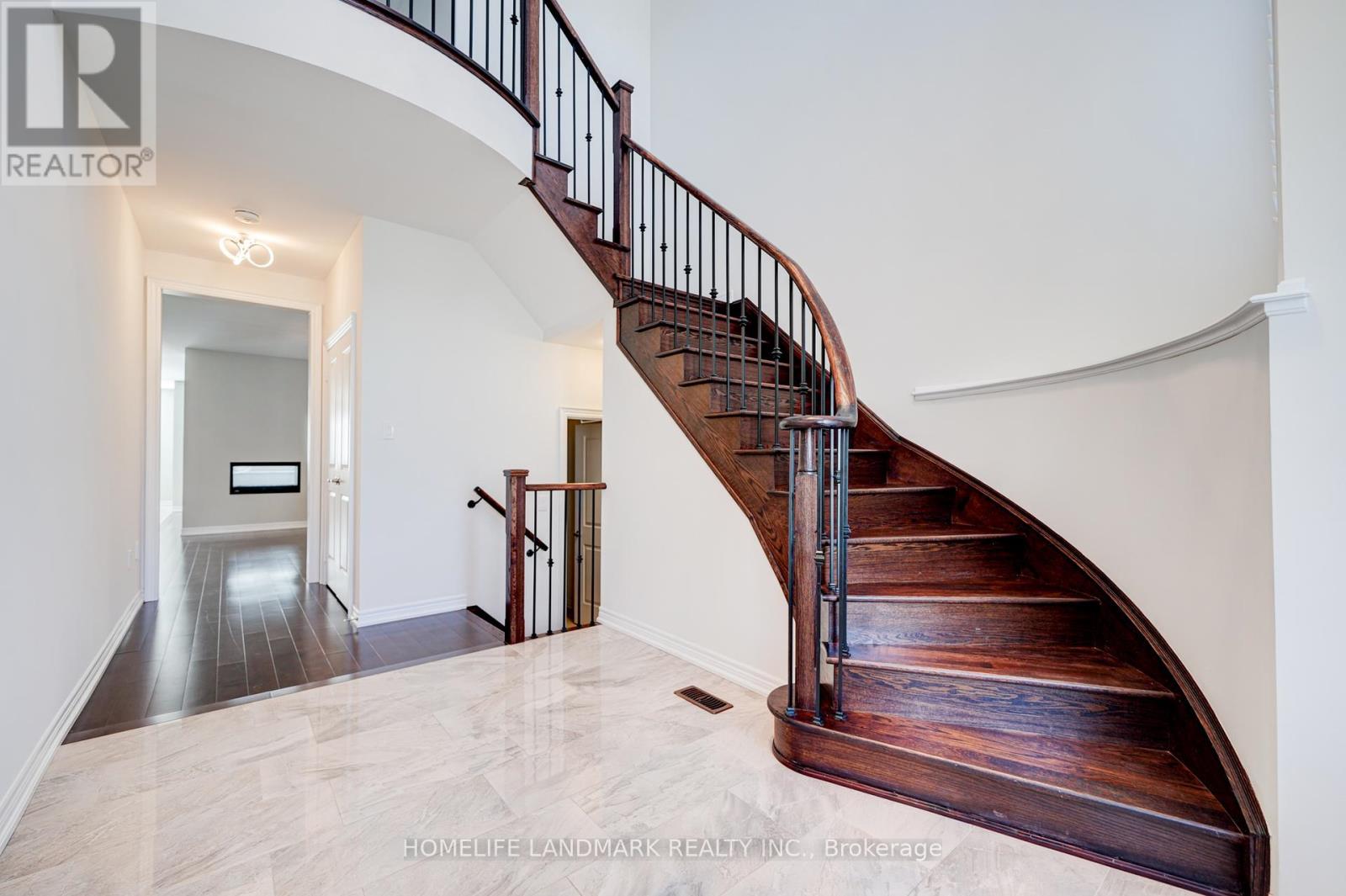 Photo 45 of 175 Scrivener Drive, Aurora ON