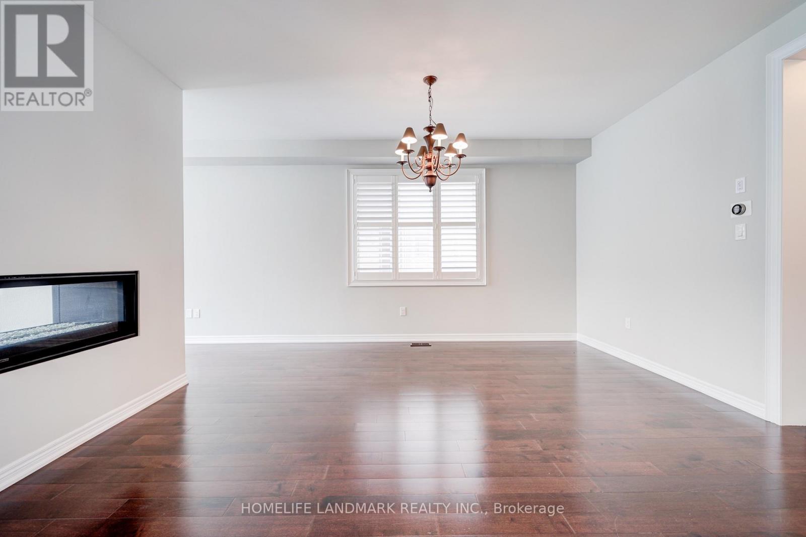 Photo 33 of 175 Scrivener Drive, Aurora ON