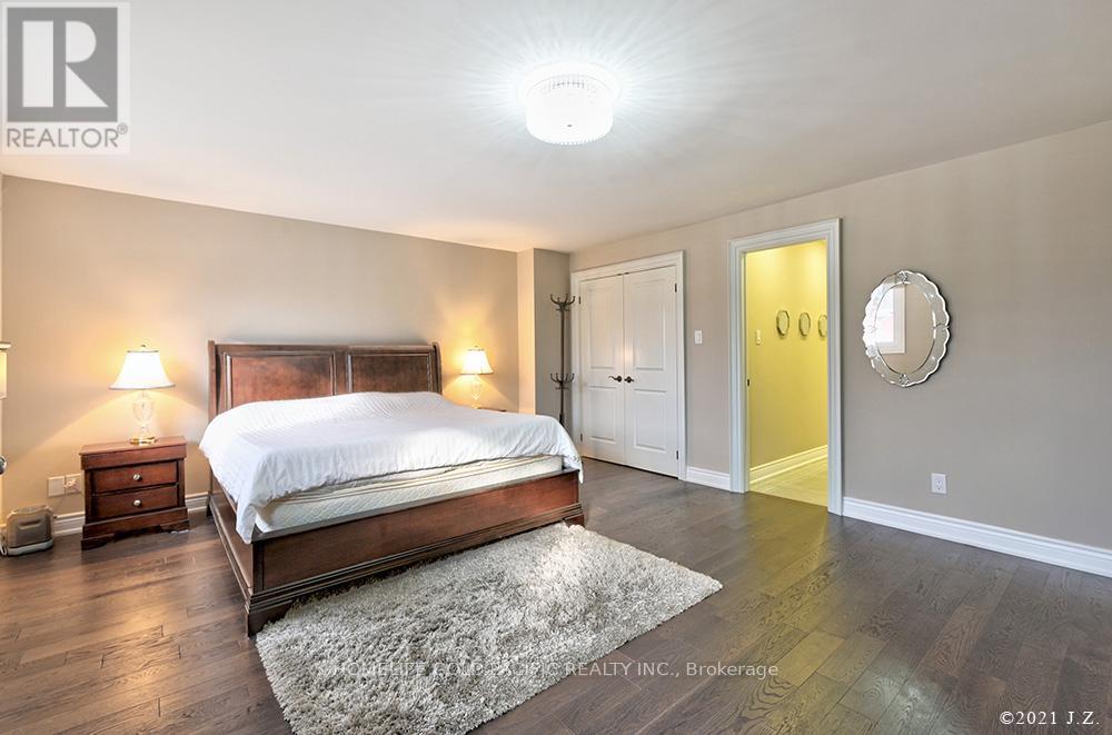 Photo 22 of 48 Havagal Crescent, Markham ON