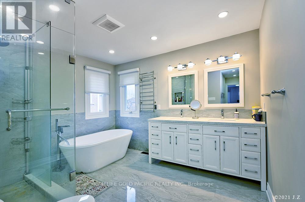 Photo 24 of 48 Havagal Crescent, Markham ON