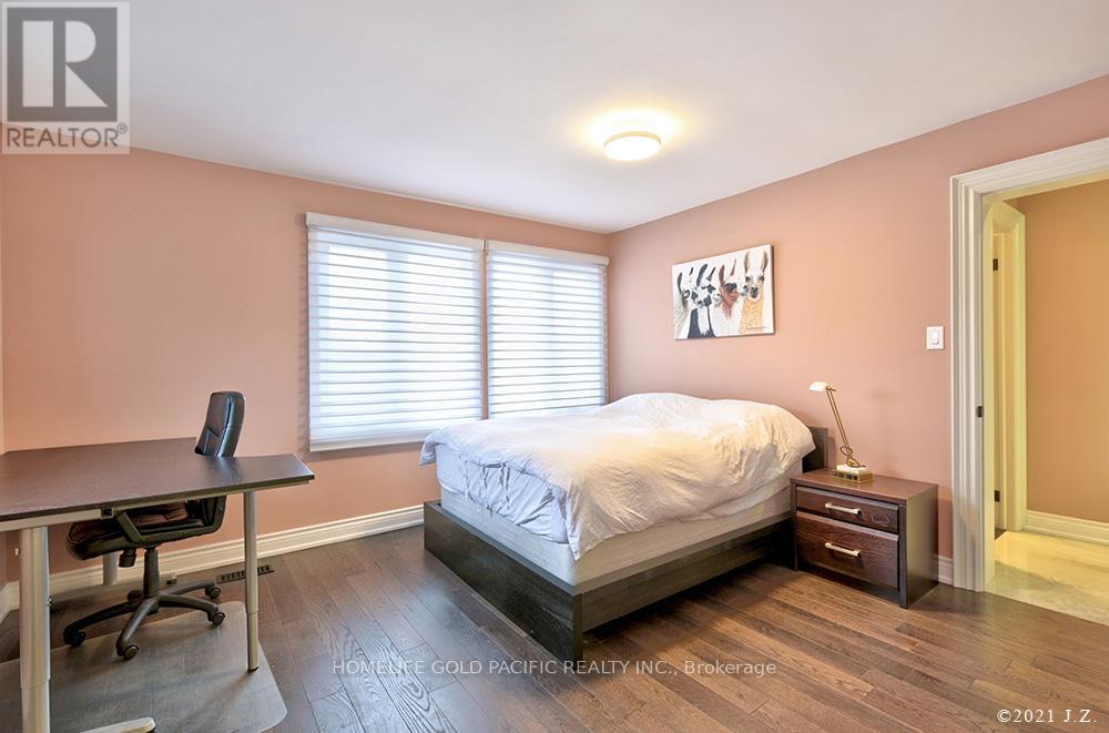 Photo 29 of 48 Havagal Crescent, Markham ON