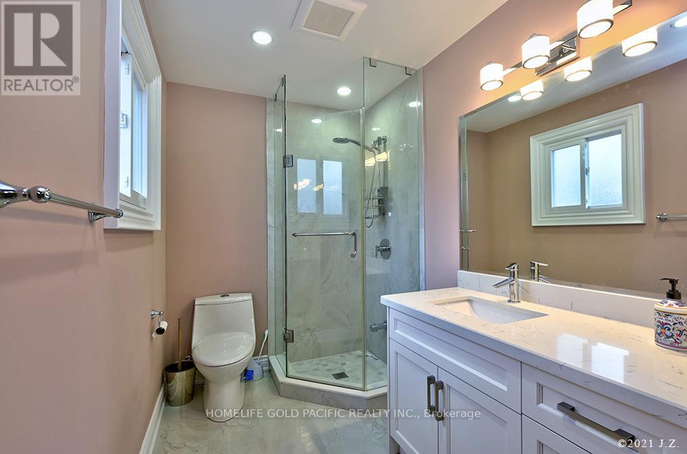 Photo 31 of 48 Havagal Crescent, Markham ON