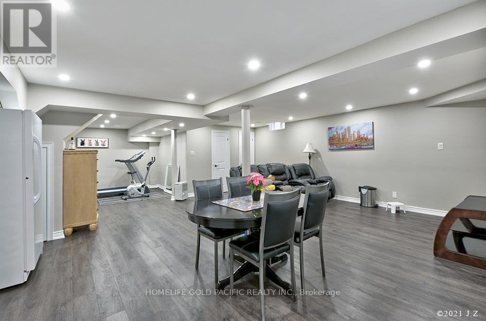 Photo 36 of 48 Havagal Crescent, Markham ON