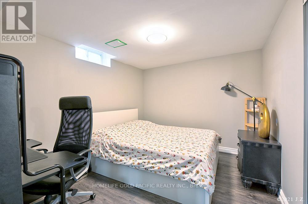 Photo 38 of 48 Havagal Crescent, Markham ON