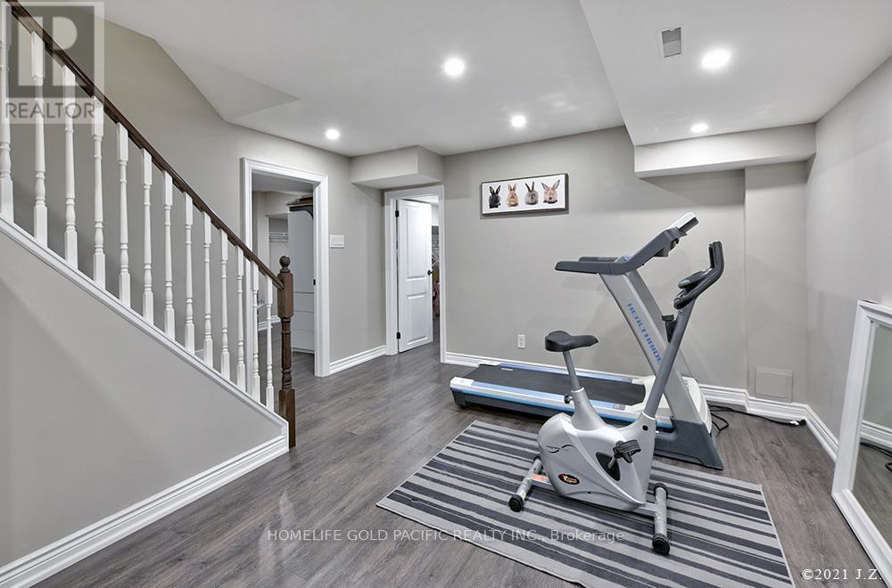 Photo 39 of 48 Havagal Crescent, Markham ON