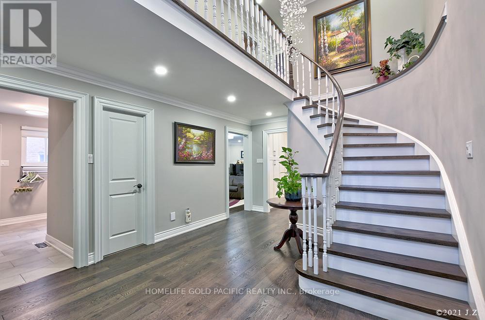 Photo 4 of 48 Havagal Crescent, Markham ON