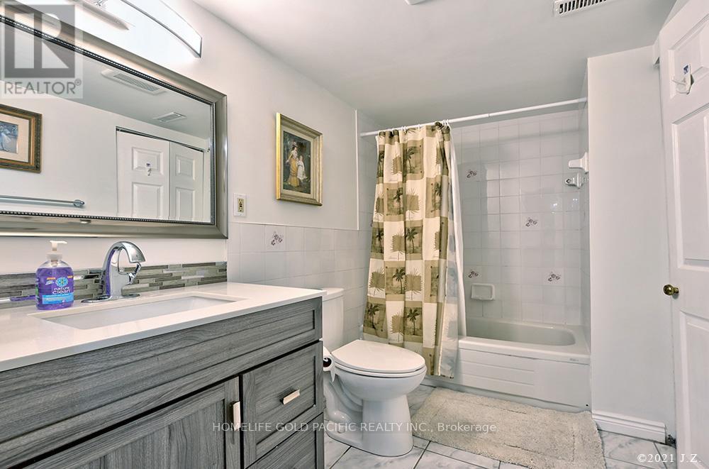 Photo 40 of 48 Havagal Crescent, Markham ON