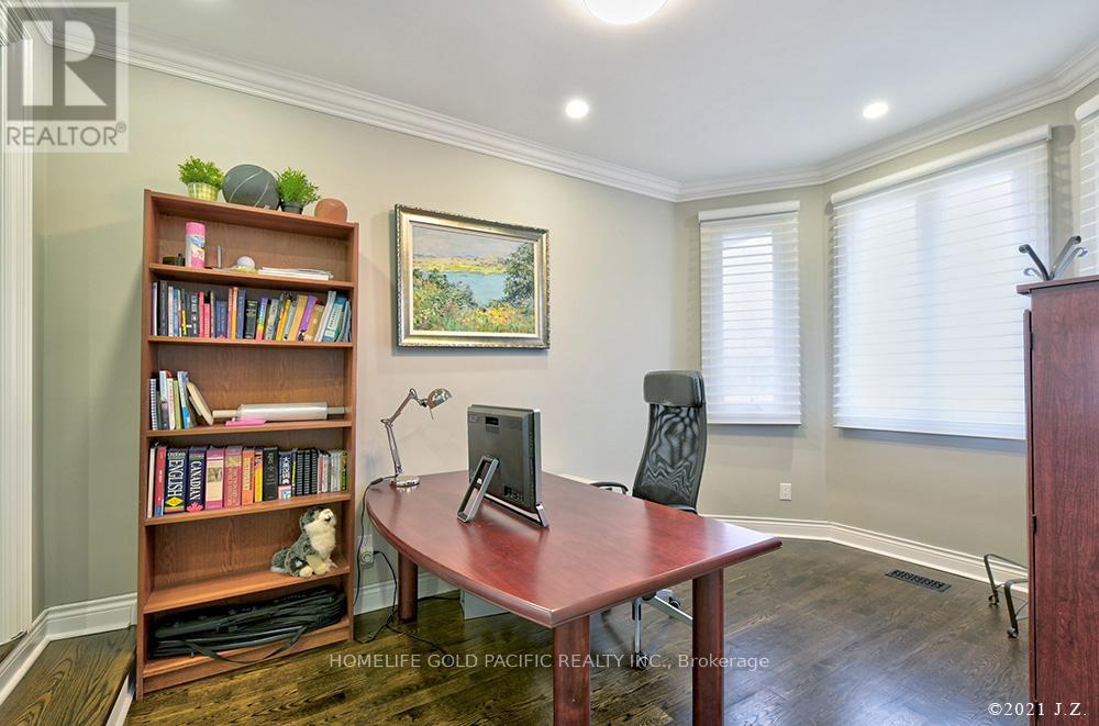Photo 5 of 48 Havagal Crescent, Markham ON