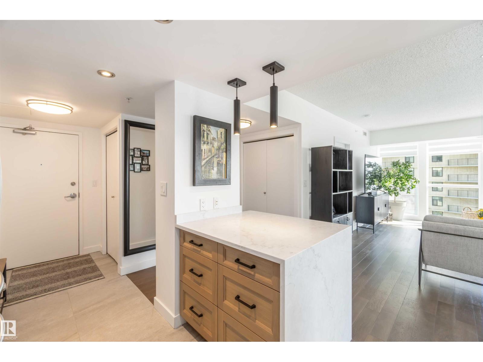 Photo 23 of 802 10046 117 St Nw, Edmonton AB