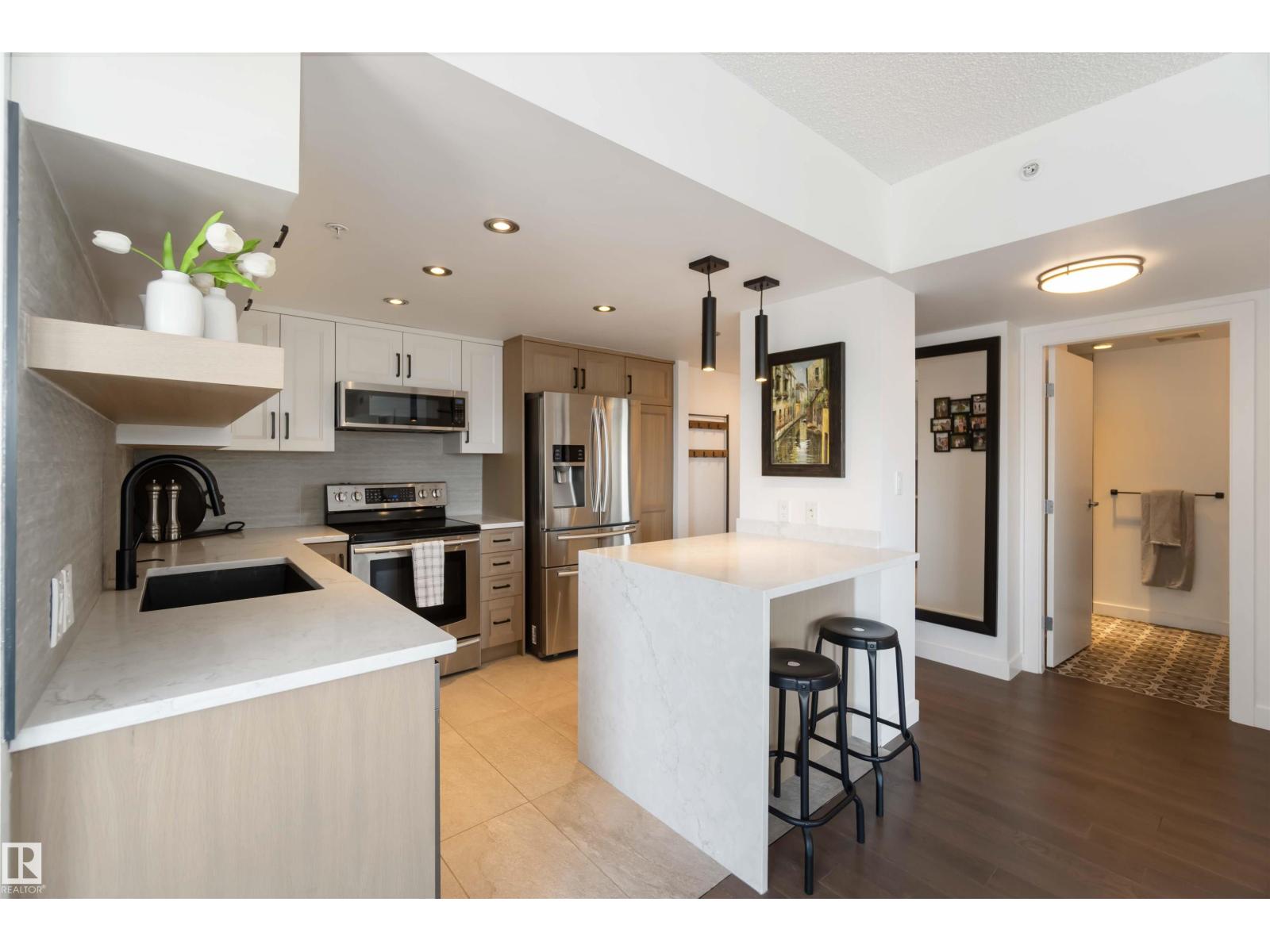 Photo 12 of 802 10046 117 St Nw, Edmonton AB