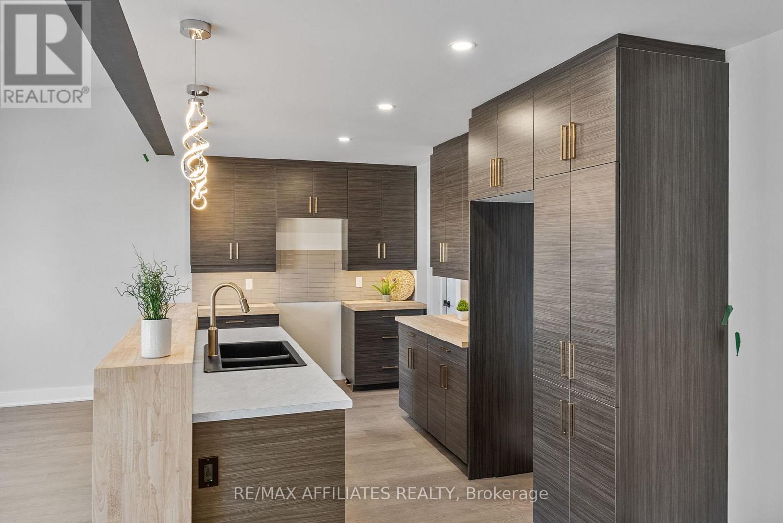 Photo 10 of 19 B Dundas Street, South Dundas ON
