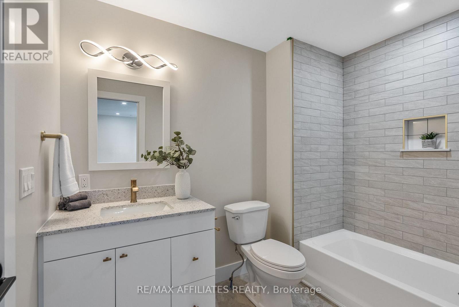 Photo 1 of 19 B Dundas Street, South Dundas ON