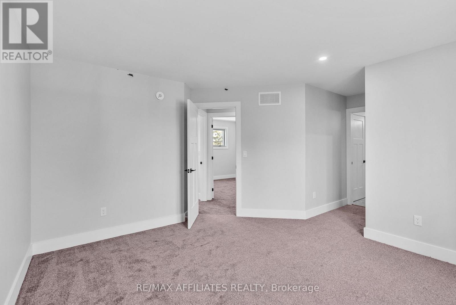 Photo 2 of 19 B Dundas Street, South Dundas ON