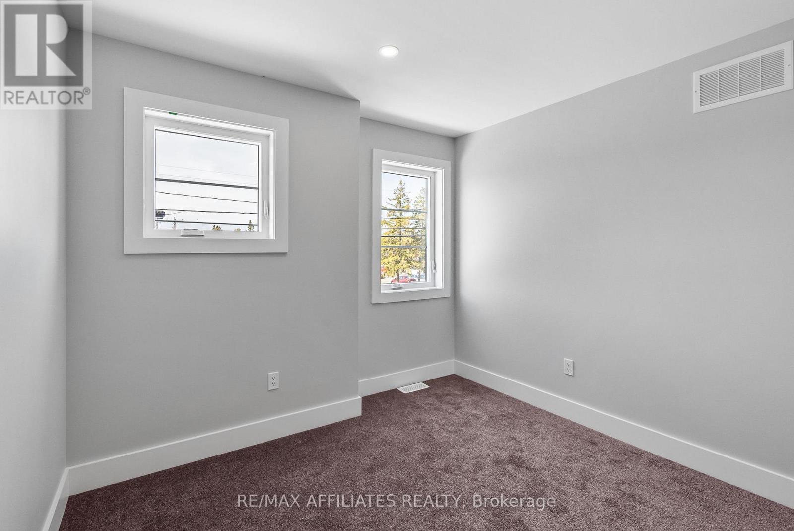 Photo 15 of 19 B Dundas Street, South Dundas ON