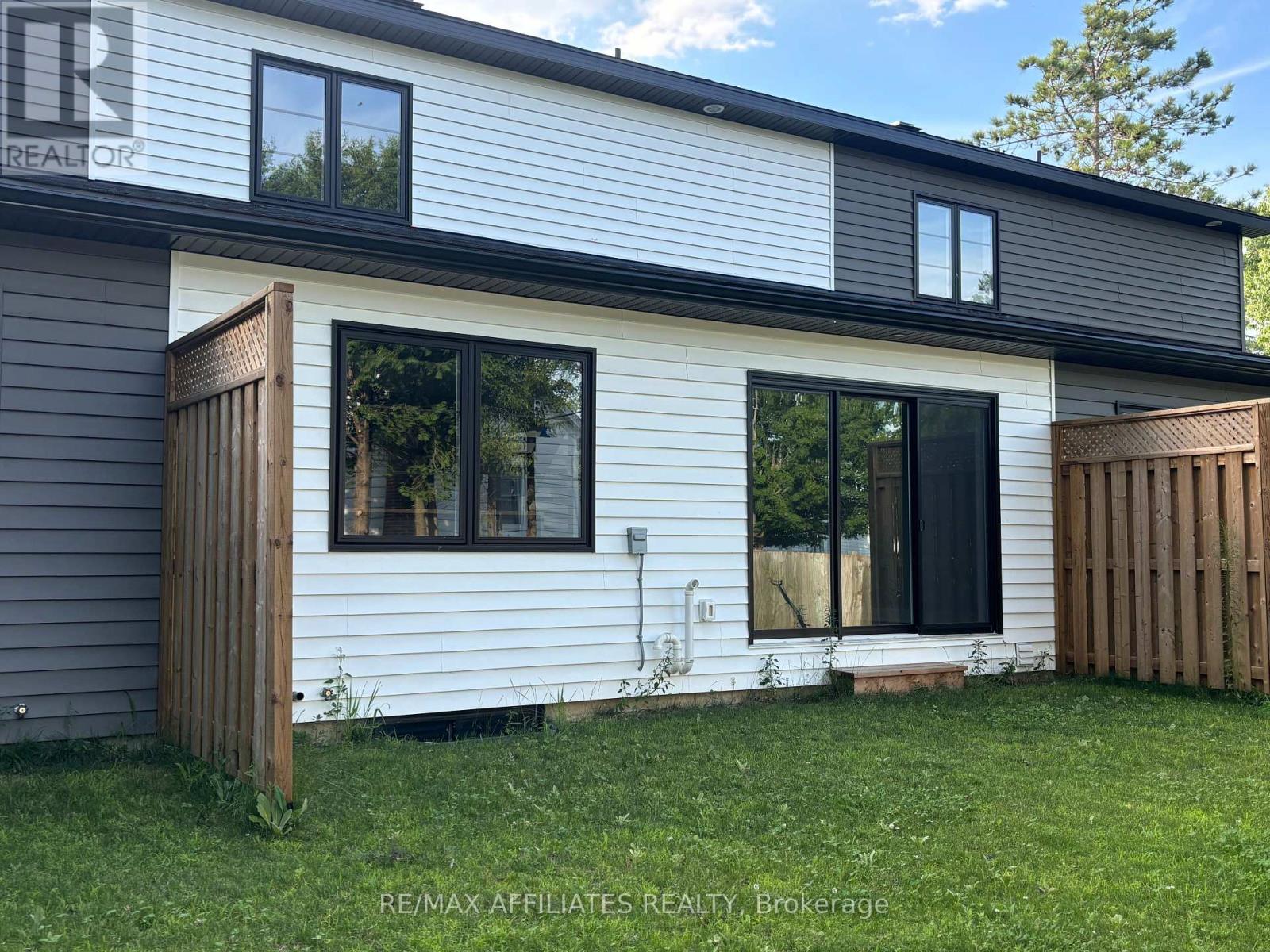 Photo 3 of 19 B Dundas Street, South Dundas ON