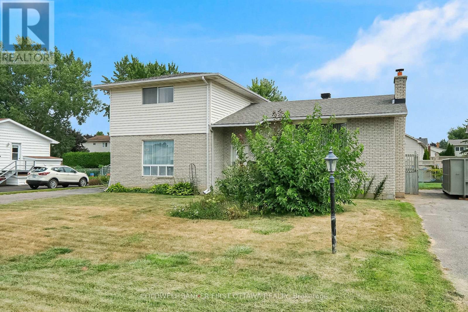 3 bdrm split on right, left is 1 bdrm apart.