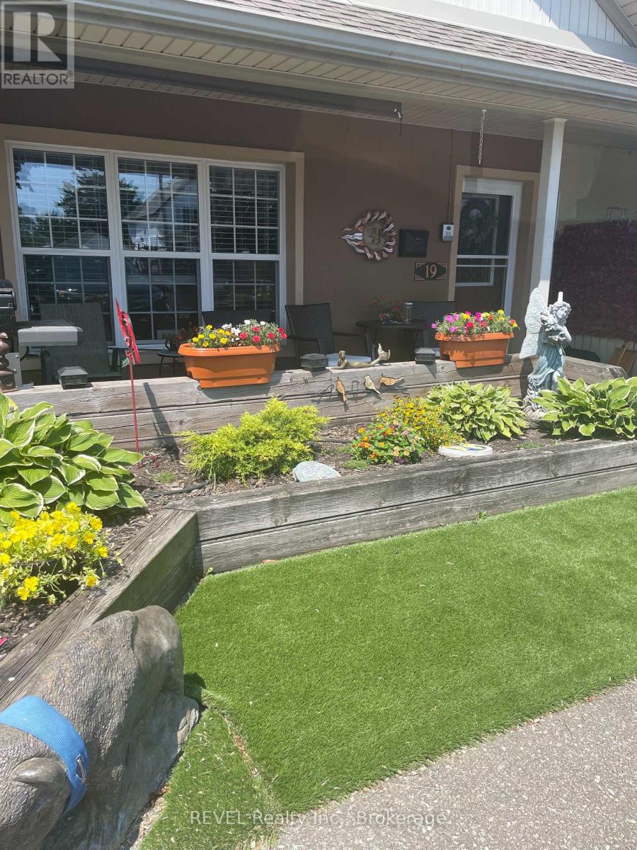 Photo 4 of 19 Knoll Street, Port Colborne ON