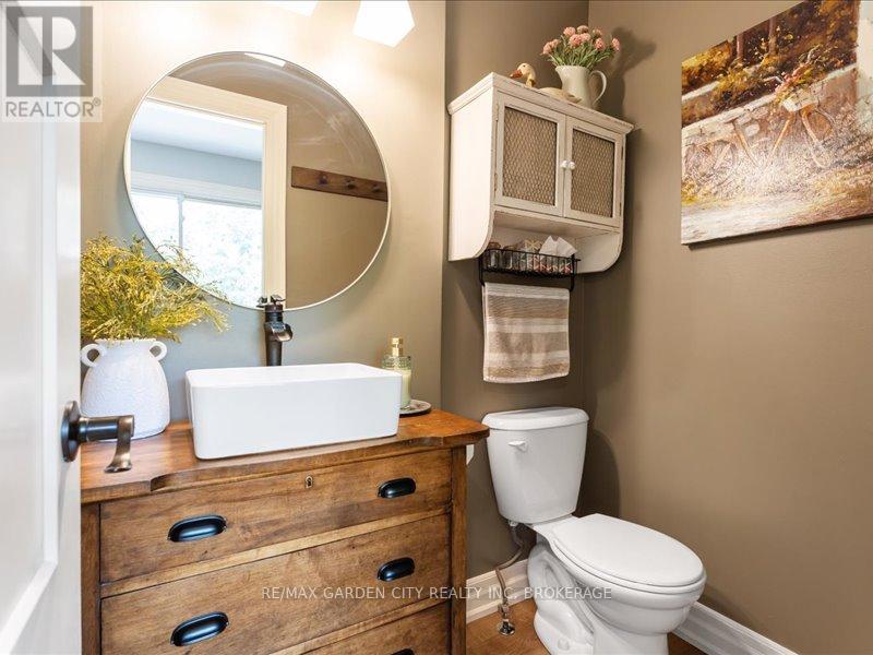 Photo 12 of 226 Riverview Boulevard, St Catharines ON