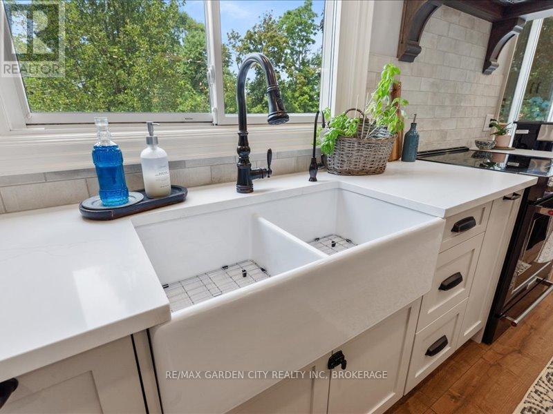 Photo 9 of 226 Riverview Boulevard, St Catharines ON