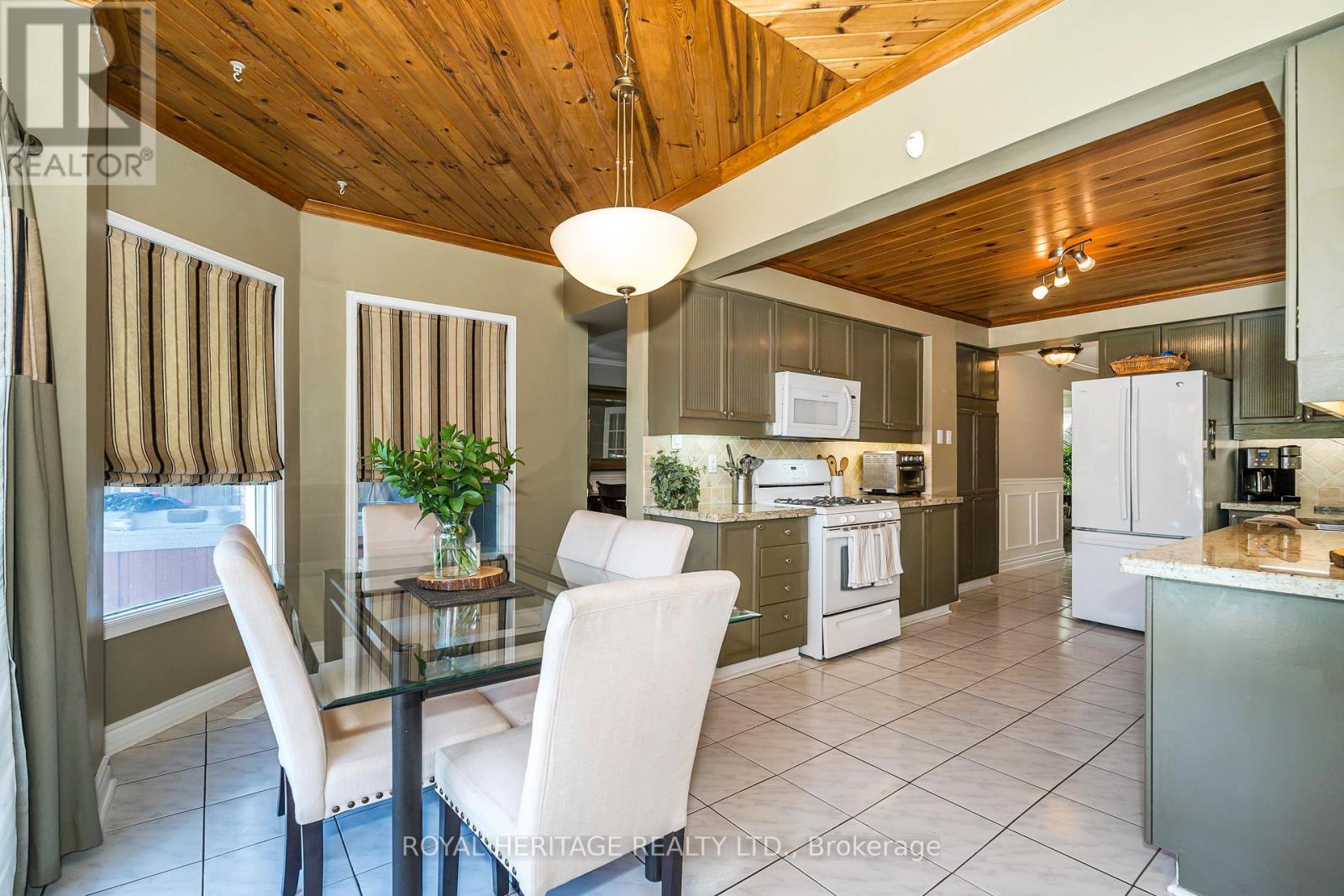 Photo 13 of 756 Stonepath Circle, Pickering ON