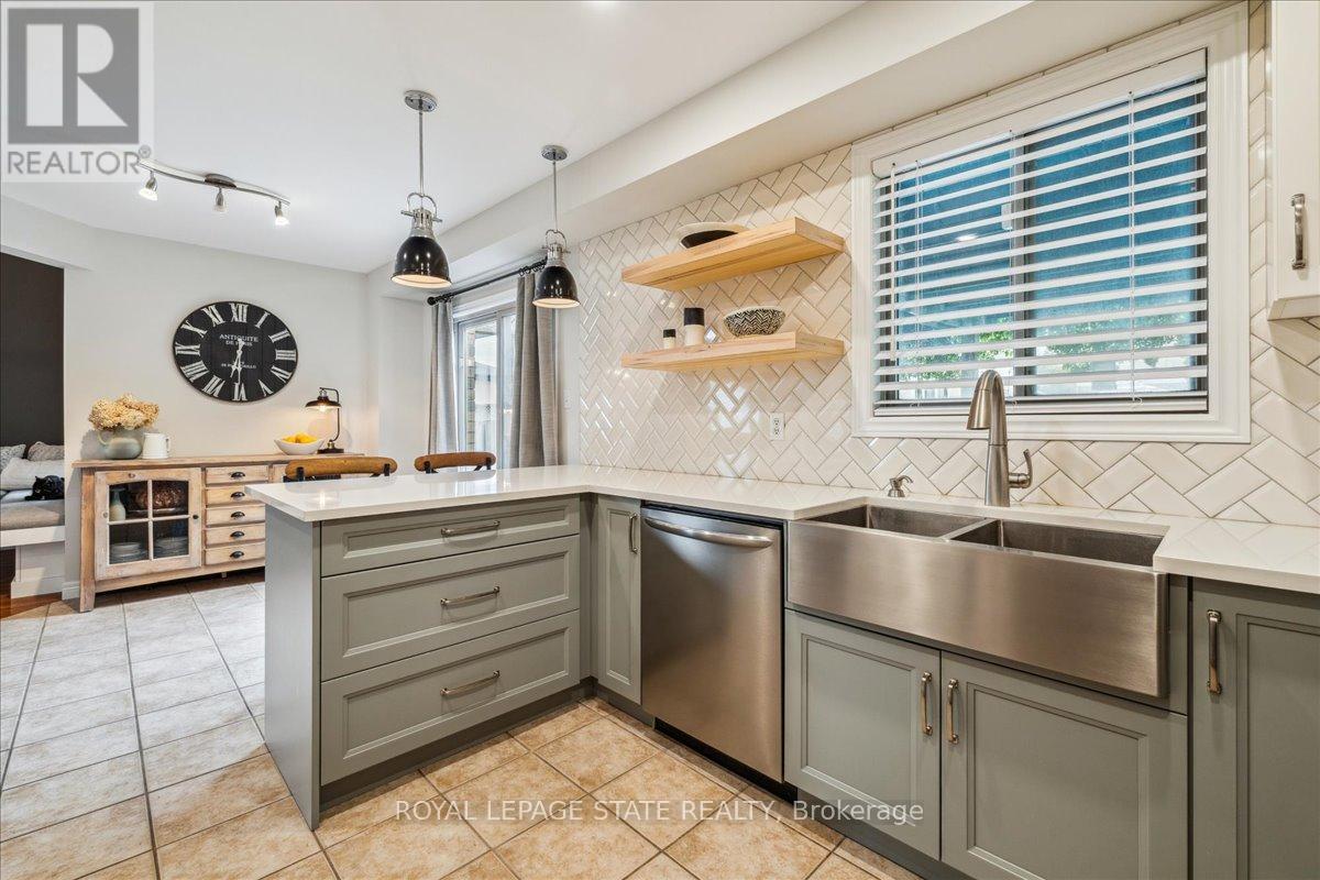 Photo 20 of 51 Napa Lane, Hamilton ON
