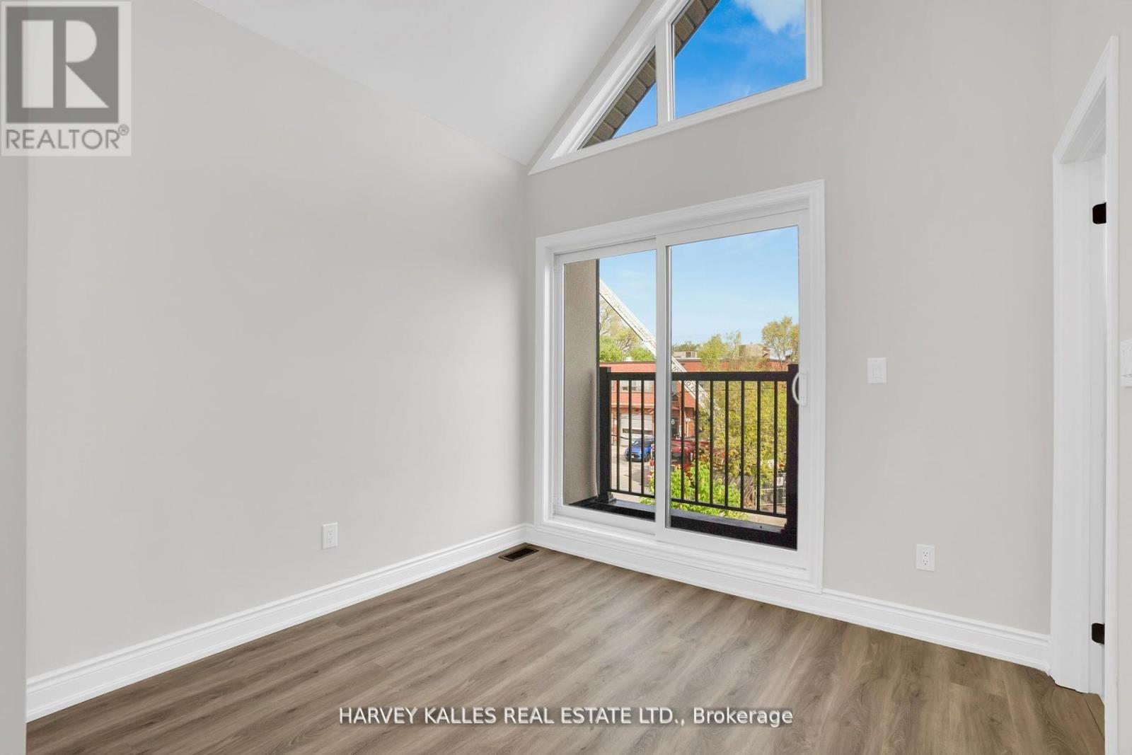 Photo 32 of 19 Lambton Avenue, Toronto ON