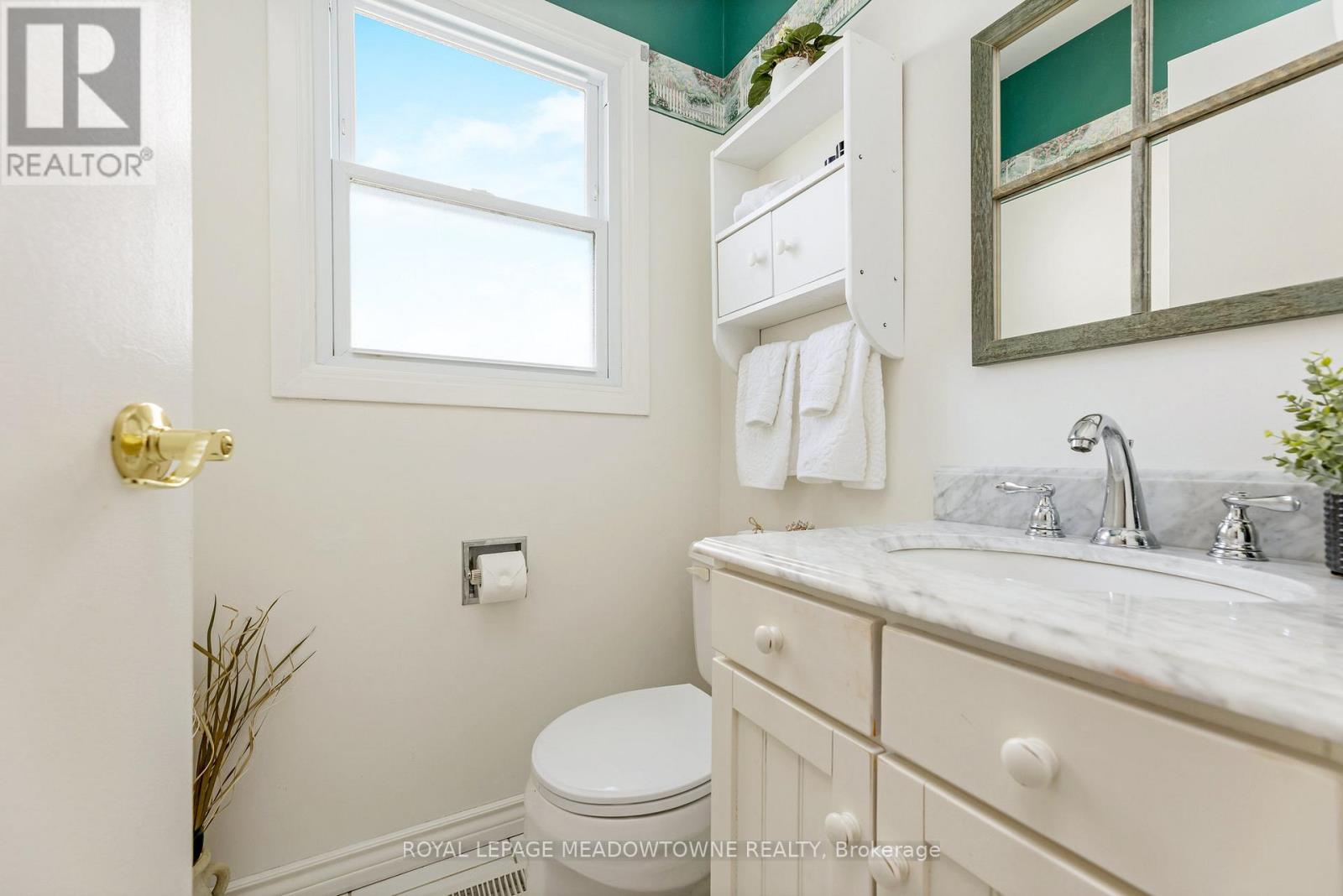 Photo 14 of 13 Blueridge Square, Brampton ON